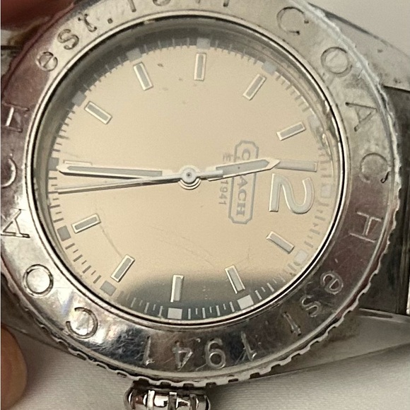 BEAUTIFUL WOMENS —COACH —WATCH - Picture 9 of 11